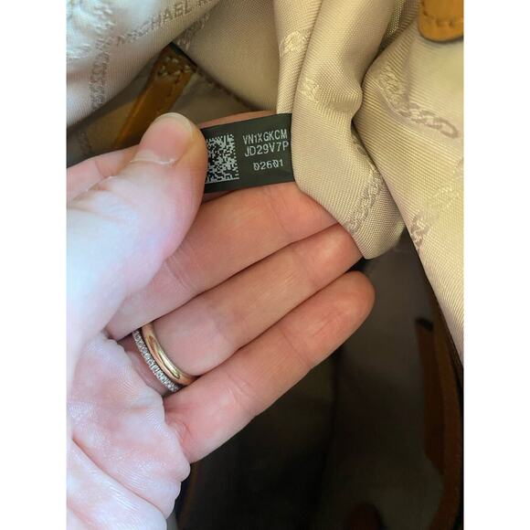 MICHAEL KORS Pocketbook Crosby Medium Signature Logo Print Messenger Bag Cream - Picture 6 of 11